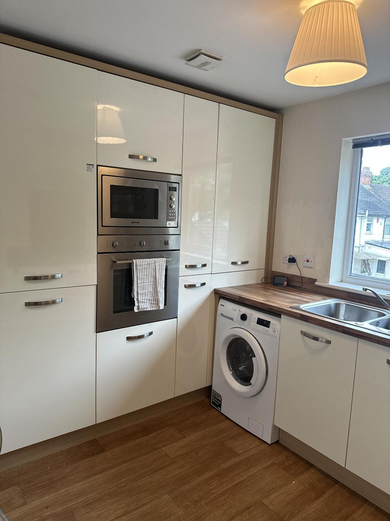 2 Bdr City Centre Apartment With Parking คาร์ดิฟฟ์ ภายนอก รูปภาพ