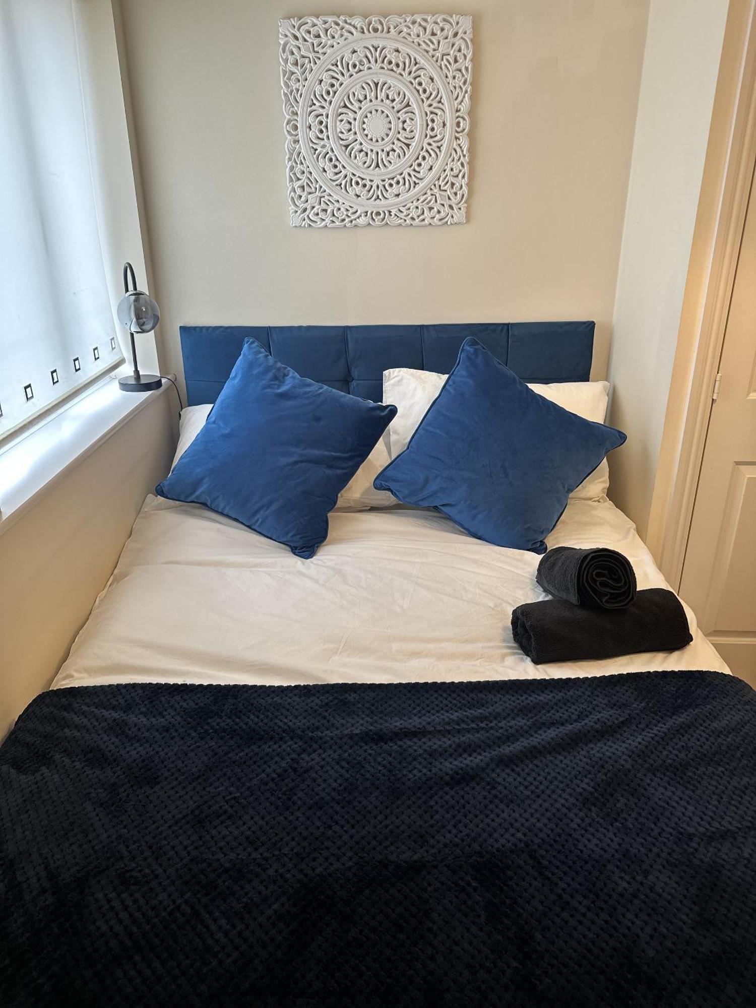 2 Bdr City Centre Apartment With Parking คาร์ดิฟฟ์ ภายนอก รูปภาพ