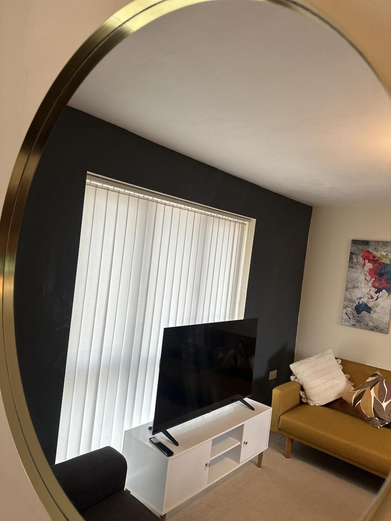 2 Bdr City Centre Apartment With Parking คาร์ดิฟฟ์ ภายนอก รูปภาพ